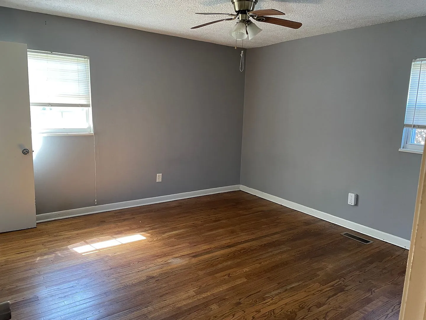 4 bed 2.5 bath — Photo 3