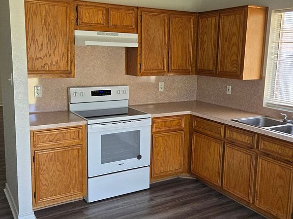5th image of 2411 Royal Crest Cir
