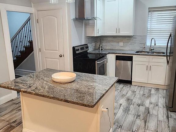 4th image of 802 S Champion Ave