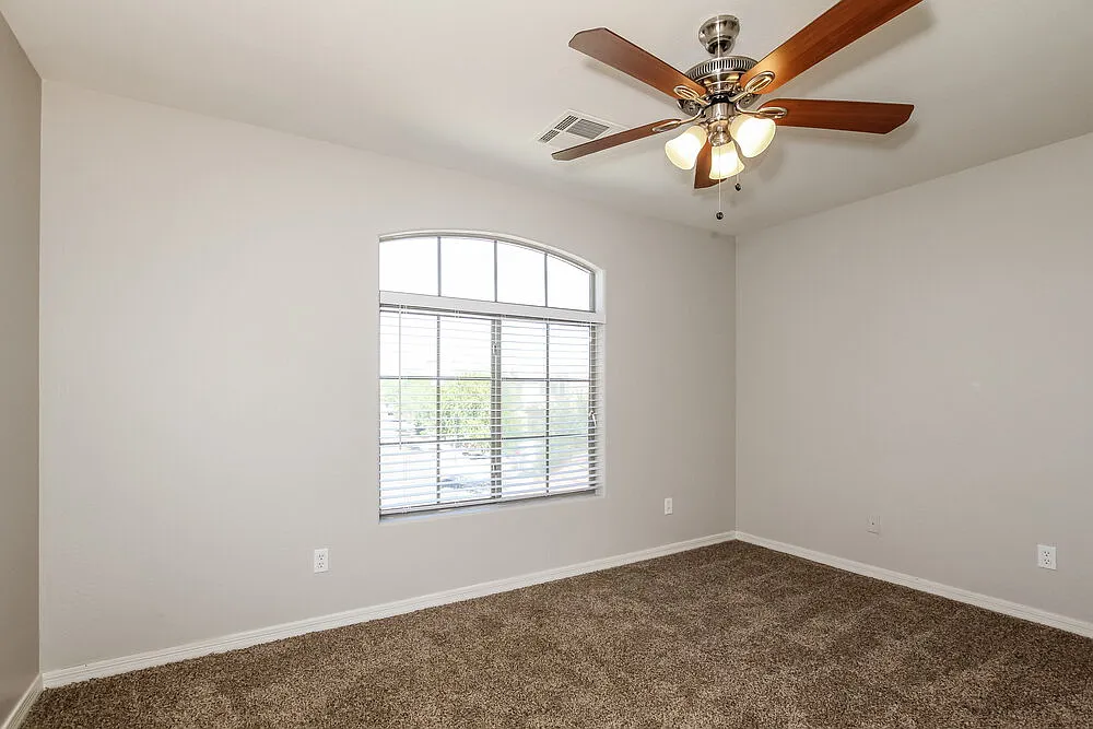 4 bed, 3.0 bath, 1819 sqft, $2,095 — Photo 3