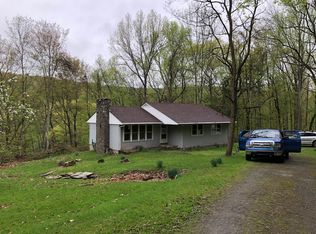 325 Masthope Plank Rd, Greeley, PA 18435