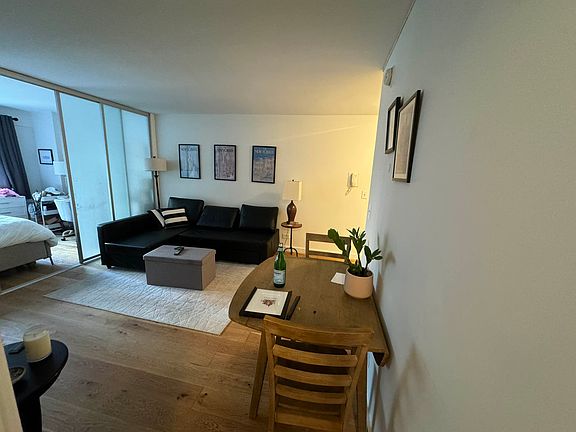 4th image of 279 E 44th St APT 5N