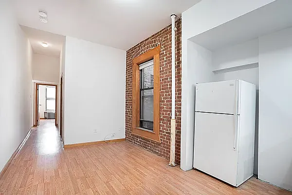 Rented by Waldstar Real Estate LLC | media 27