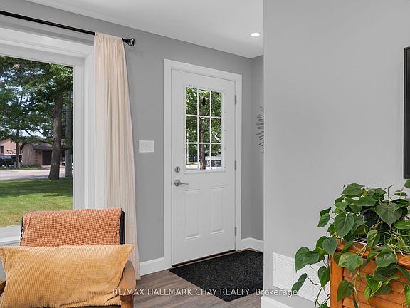 4th image of 1853 River Rd W