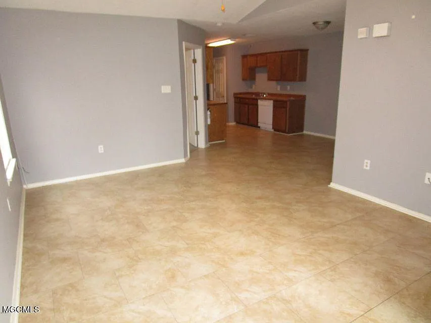 2 bed, 2.0 bath, 968 sqft, $1,200 — Photo 4