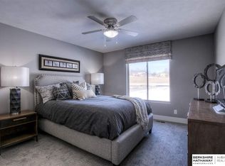 2752 202nd Ave, Elkhorn, NE 68022