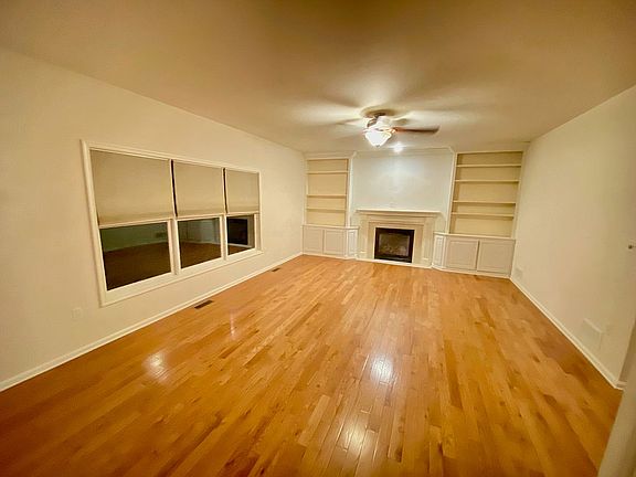 Living Room w/ gas fireplace