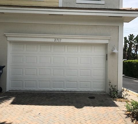 2nd image of 2717 NE 9th Ave