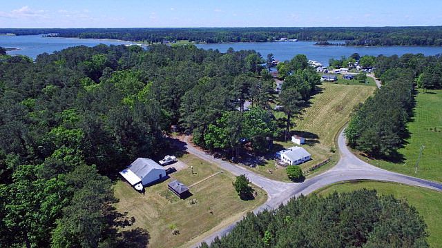 1st image of 8 Pine Ln