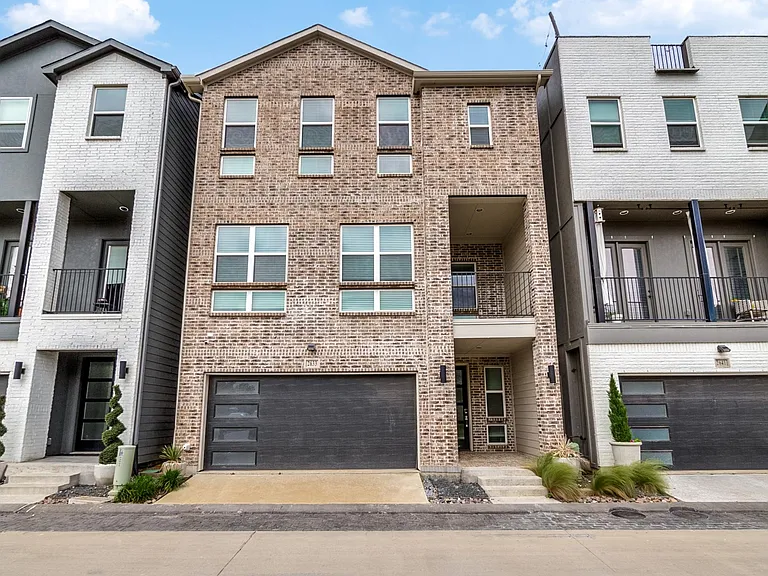 2633 La Altura Ln — Photo 2