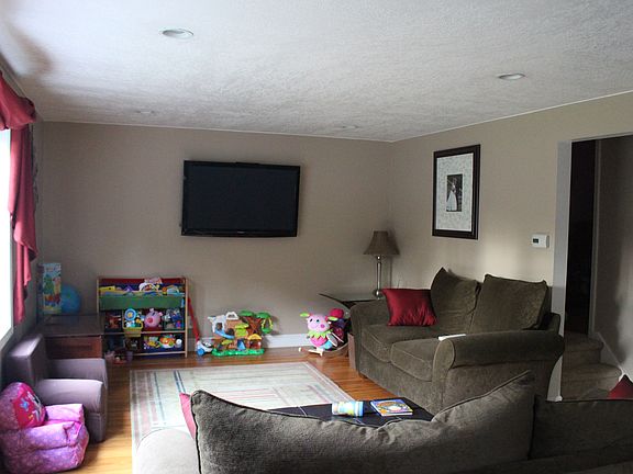 3rd image of 4323 Cameron Dr