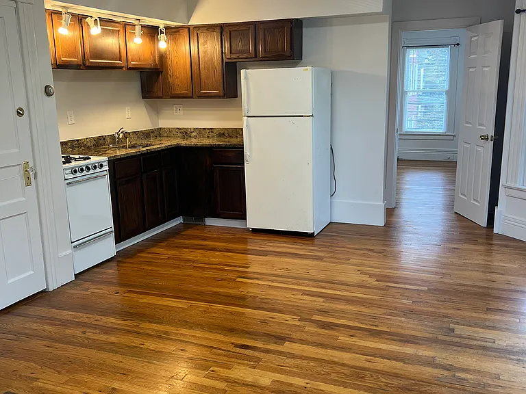 14 Oxford St #3 — Photo 2