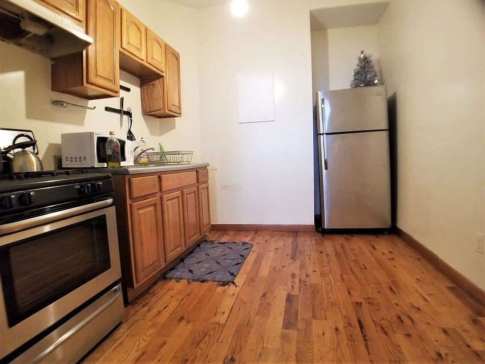 2nd image of 1072 Myrtle Ave Ste A