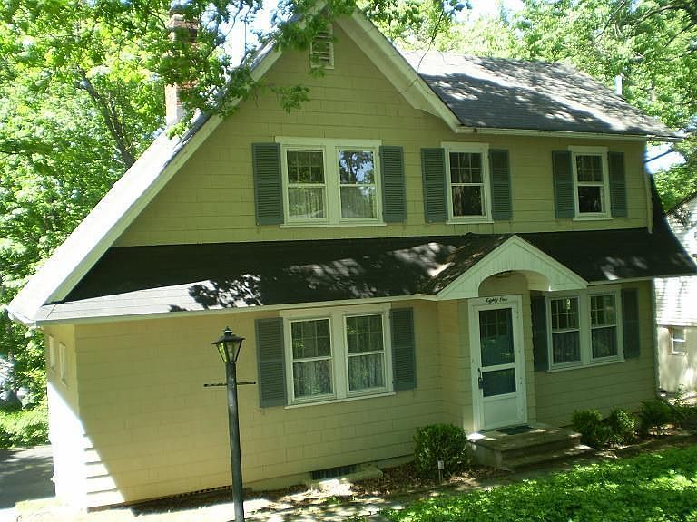 Hugh Colonial 4 bedroom 2.5 bath with 2 staircases.