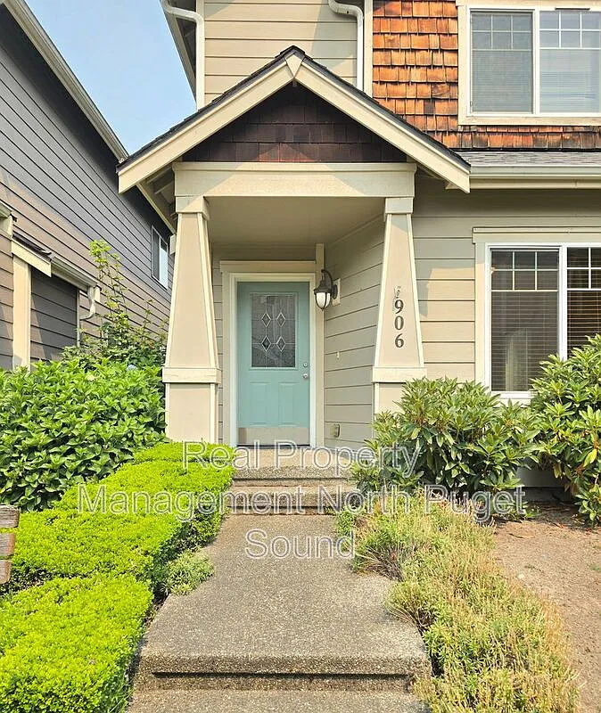 3 bed, 2.5 bath, 1426 sqft, $2,995 — Photo 2