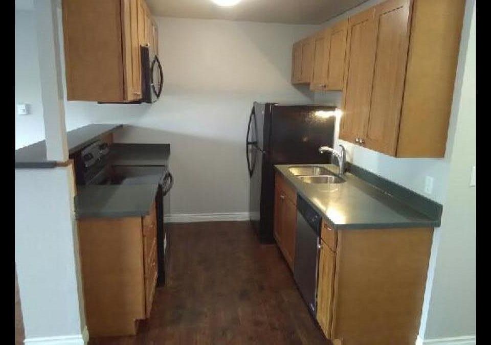 1st image of 422 N I St APT 9