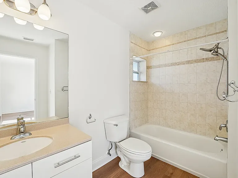 210 21st Ave S — Photo 7