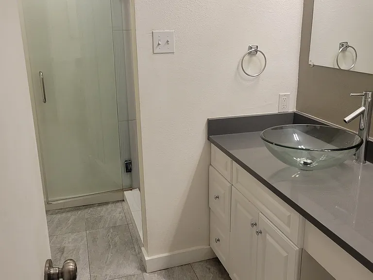 2840 Lee St — Photo 45