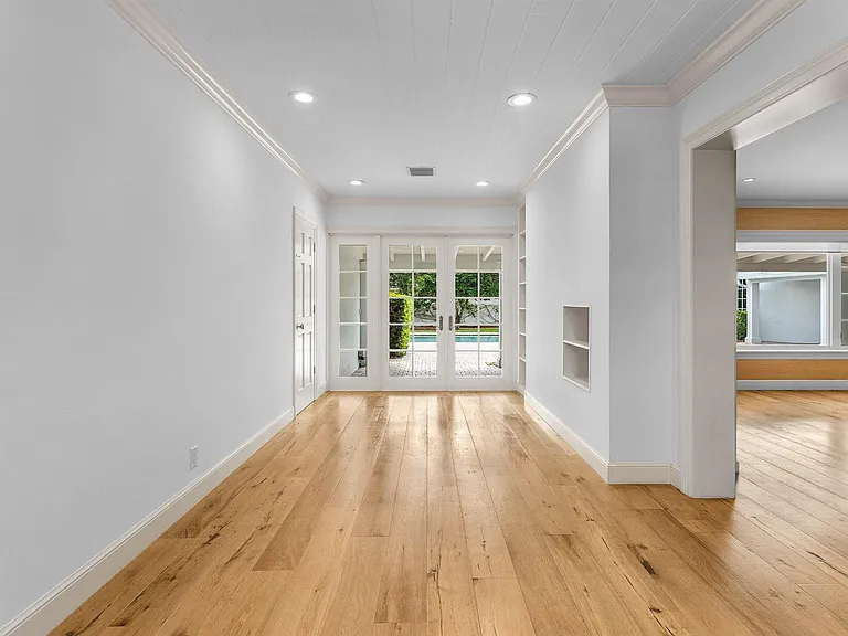 1103 NW 6th Ave — Photo 12
