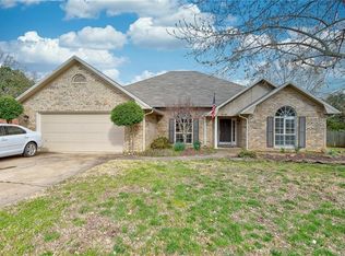 2310 N Blue Mesa Dr, Fayetteville, AR 72703