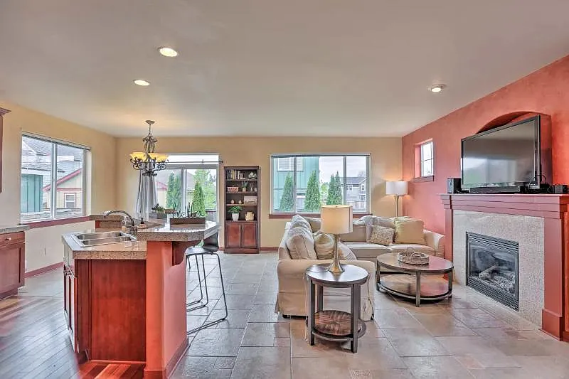 NE Locksley Dr, Bend — Photo 4