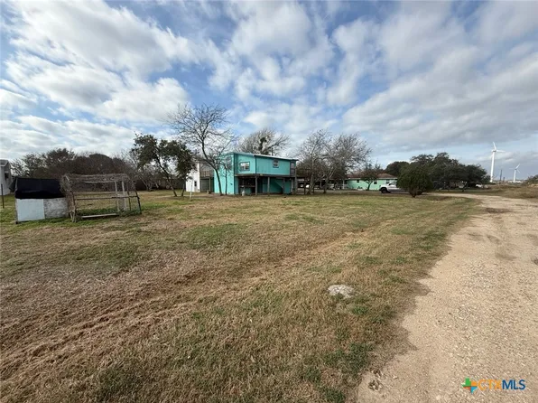 301 E Fern St, Seadrift, TX 77983