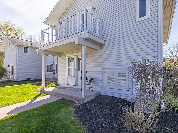 3rd image of 647 Eastbrooke Ln