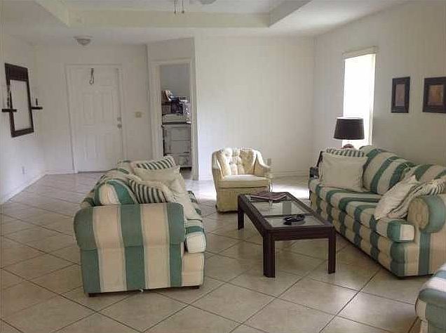 1st image of 909 S 26th Ave