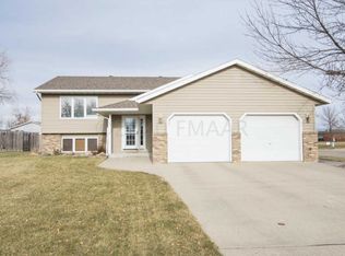 616 39th Ave S, Moorhead, MN 56560