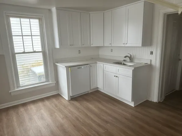21 Lincoln Ave Floor 2, Cohoes, NY 12047