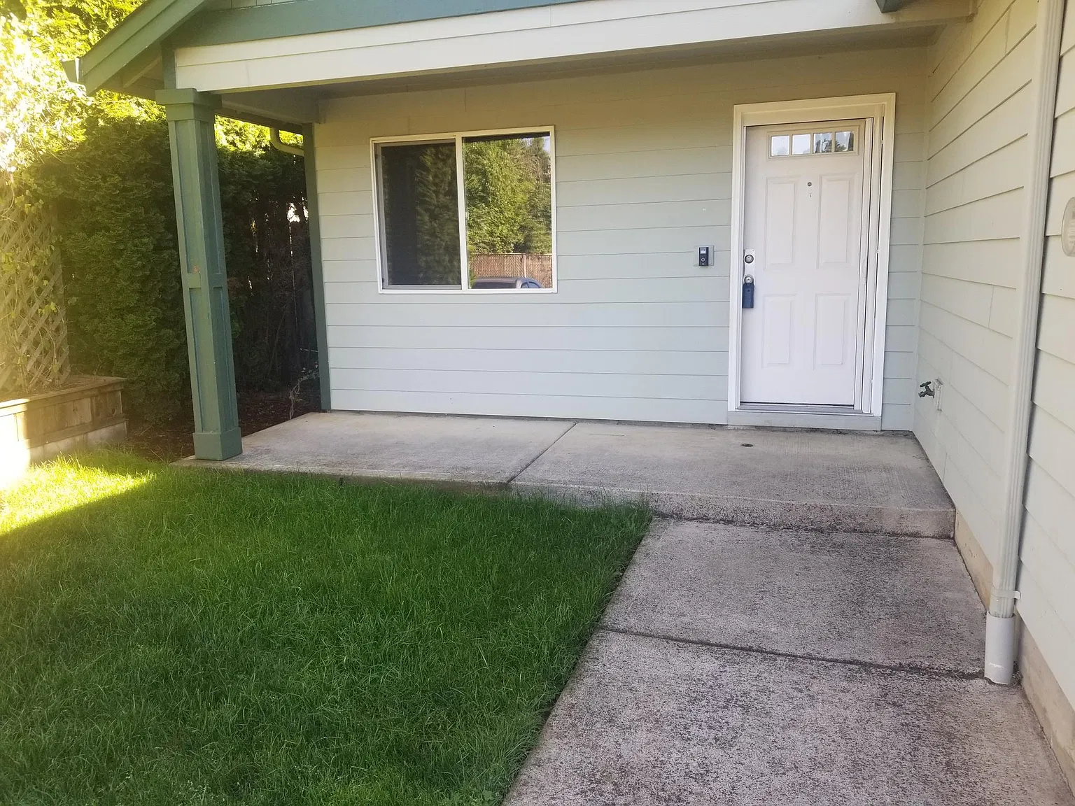 3 bed, 1365 sqft, $2,400 — Photo 2