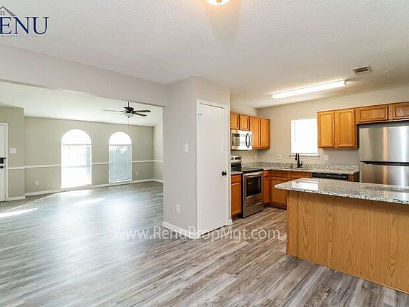 5th image of 516 Hollyberry Dr