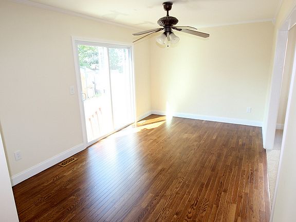 Dining Room w/o furniture