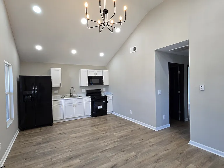 804 Martin St — Photo 17