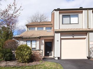 18 Hudson Watch Dr, Ossining, NY 10562