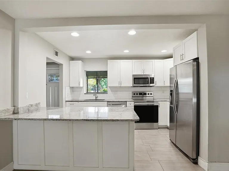 727 N Himes Ave — Photo 12