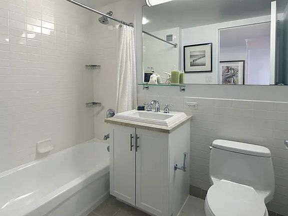 5th image of 317 W 61st St #6D