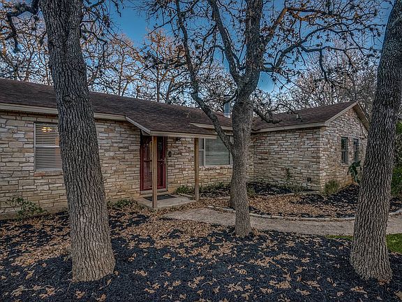 5th image of 133 Sharon Dr