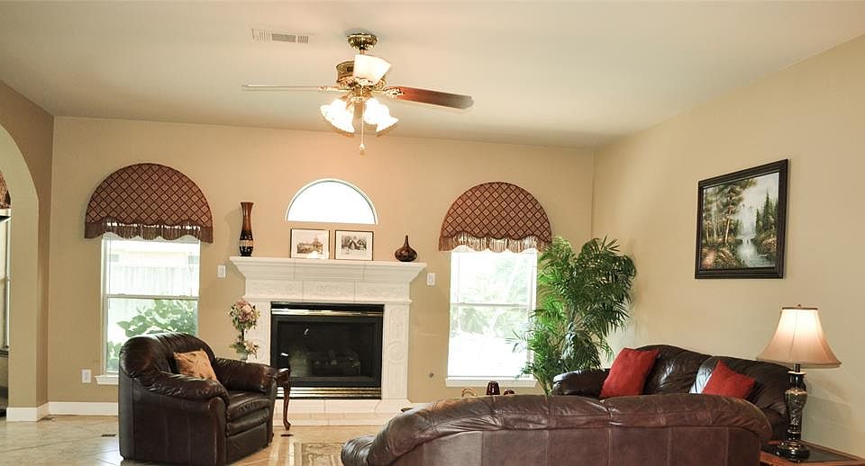 1st image of 31 Ferncastle Ln