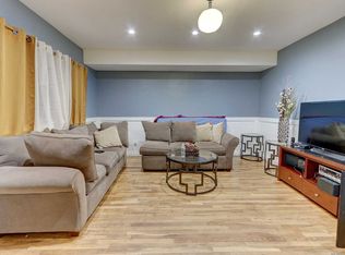8 Healy St, Huntington, NY 11743