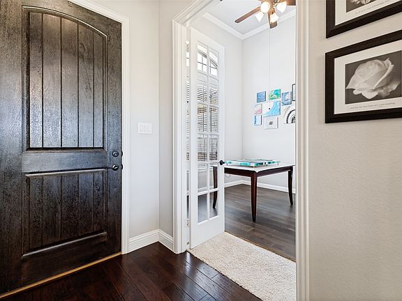 5th image of 821 Abington Way