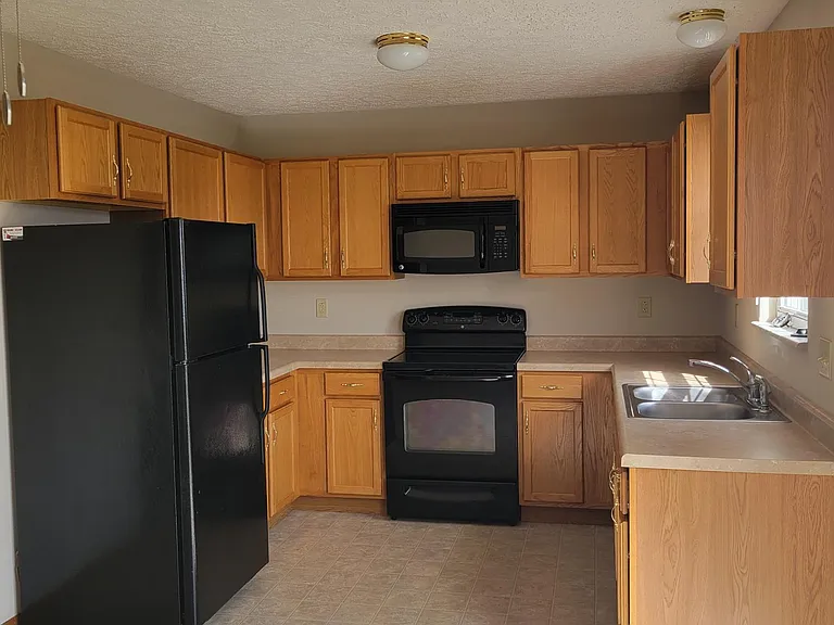 604 Parkside Commons Ct #604 — Photo 4