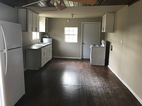 4th image of 704 W Silver Springs Pl