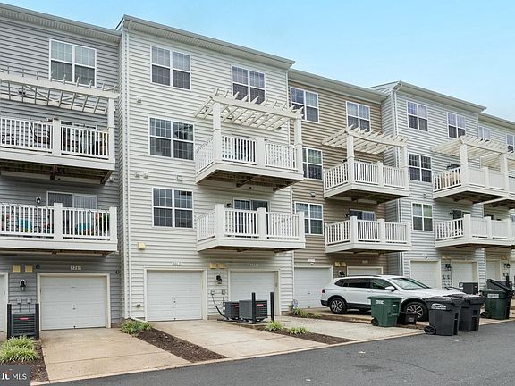 3rd image of 2263 Kew Gardens Dr #187