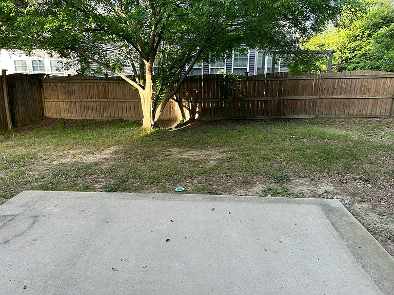 529 Finnegan Ln — Photo 7