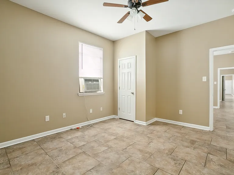 2213 Port St — Photo 5