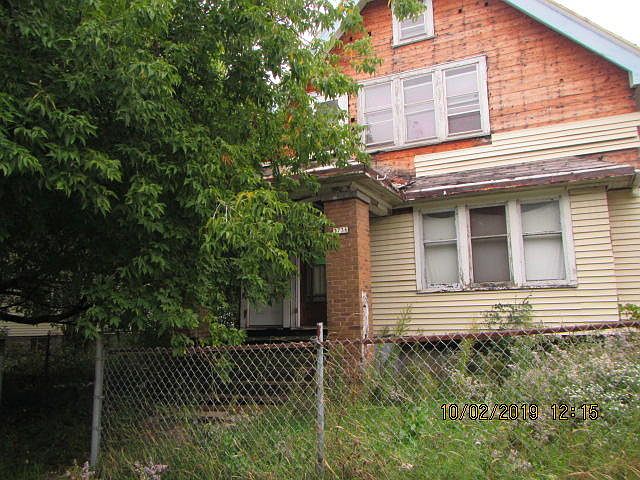 2nd image of 3736 N Port Washington Ave #3738