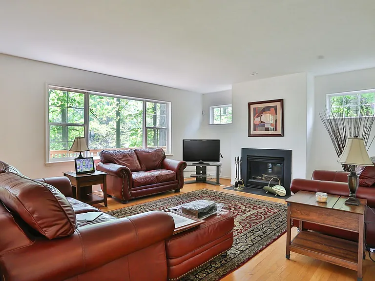 15979 Cove Ln — Photo 7