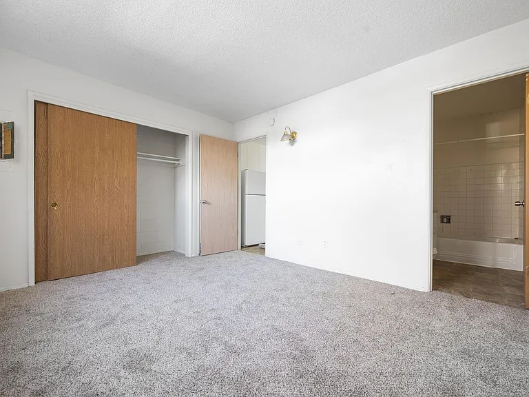 Raymond Apartments — Photo 5