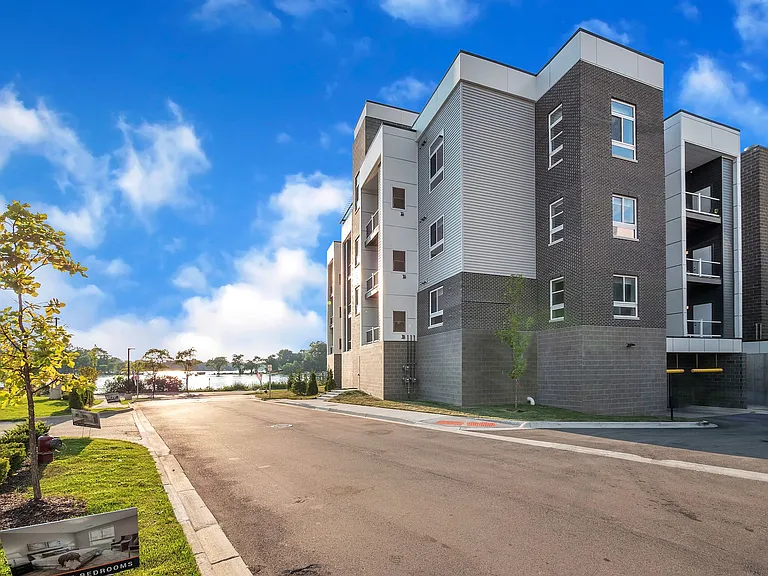 4 Corners Lakeside Apartments - White Lake, MI — Photo 11
